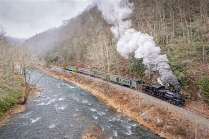 Greenbrier-Express-train-768x511.jpg